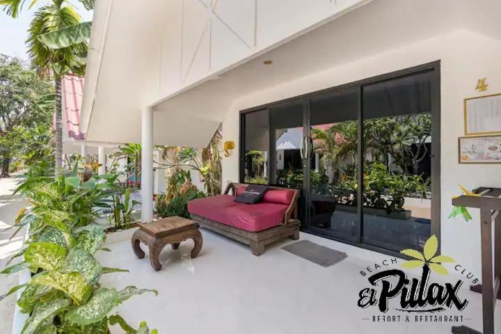 Lovely 1-Bed Chalet In El Pillax Koh Lanta Villa Exterior photo